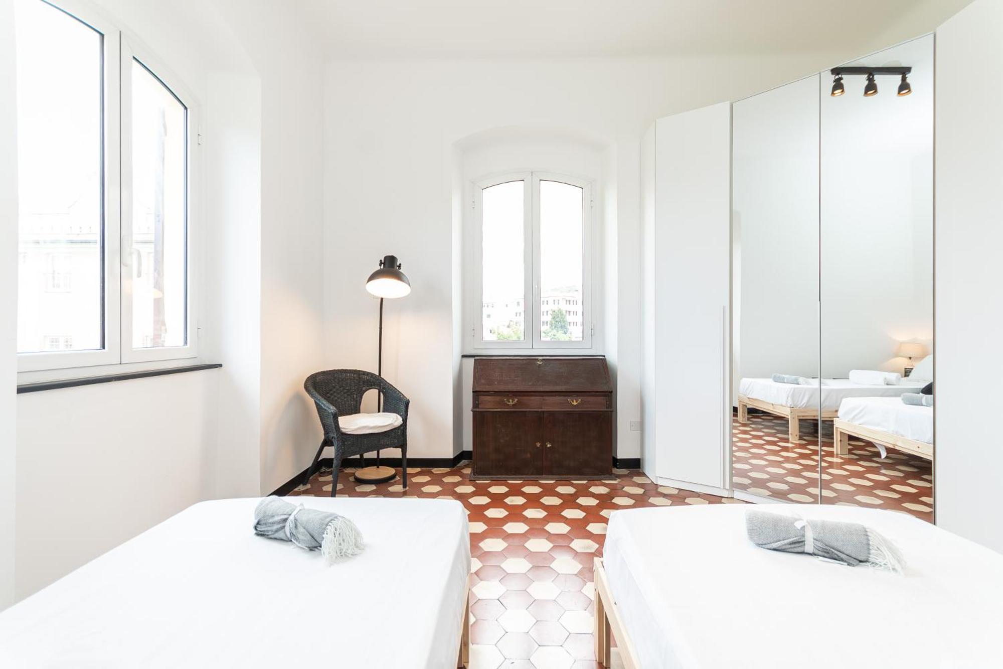 Spacious 3-Bedroom Apartment - 10 Min To City Center & 5 Min To Gaslini Hospital جنوة المظهر الخارجي الصورة