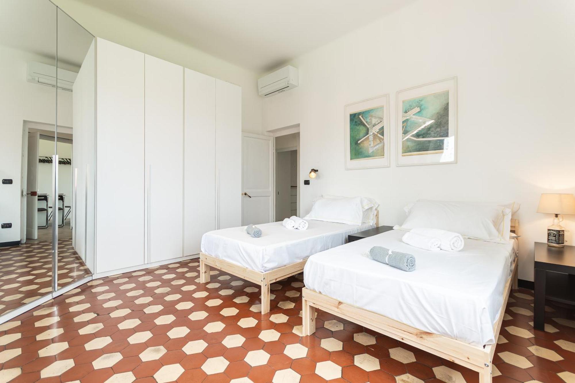 Spacious 3-Bedroom Apartment - 10 Min To City Center & 5 Min To Gaslini Hospital جنوة المظهر الخارجي الصورة