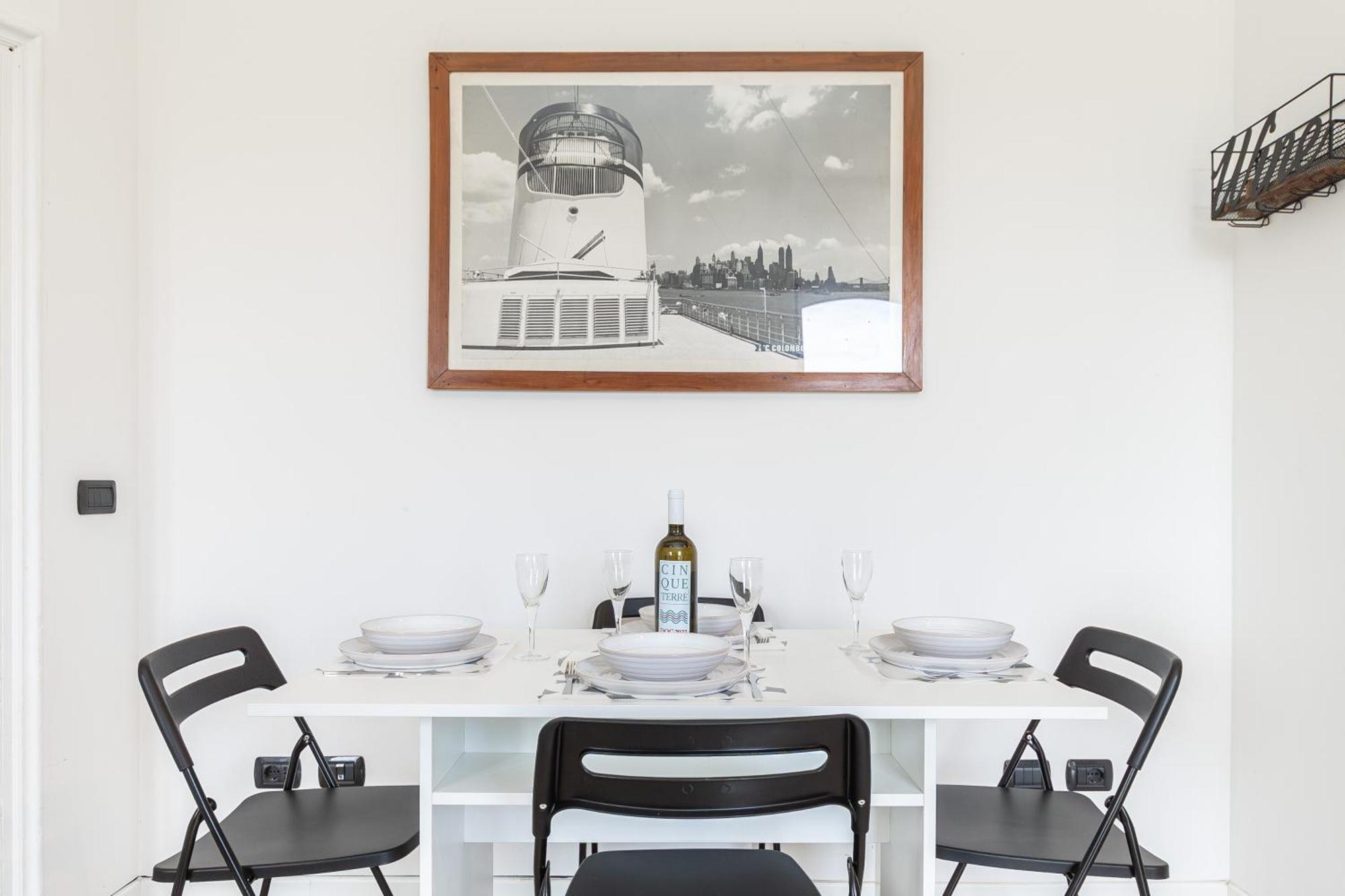 Spacious 3-Bedroom Apartment - 10 Min To City Center & 5 Min To Gaslini Hospital جنوة المظهر الخارجي الصورة